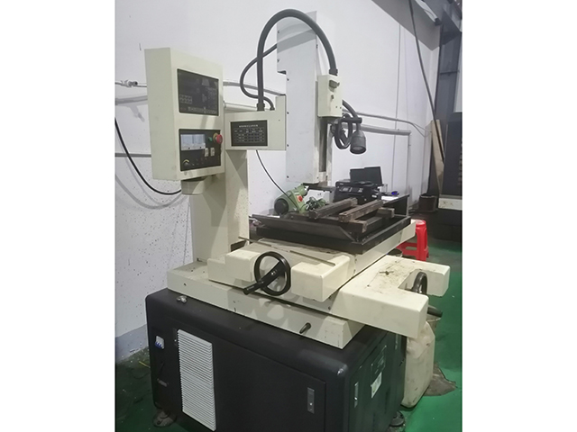 精密穿孔機 精密穿孔機